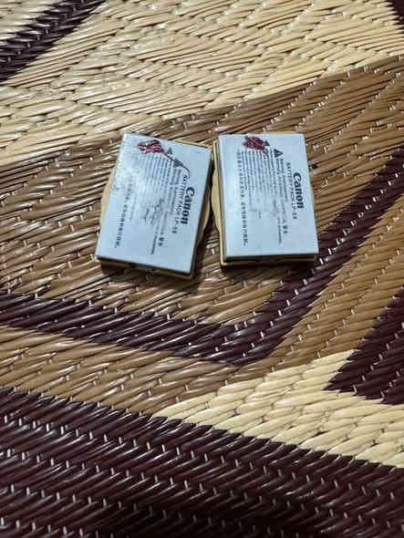 السلام عليكم 
كامره كانون D700
وياها كراب بطاريات وبطاريات ثنين حتياط 
وعدسه 75—300 ومال سحب صور وشاحنه وجنطه 
السعر خاص أو الاتصال على الرقم ***********
