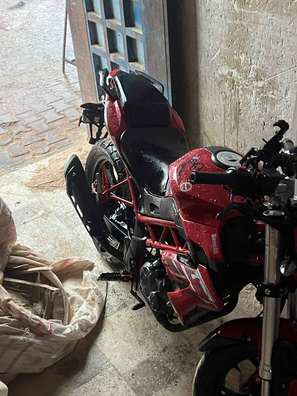 السلام عليكم للبيع بنلي
1 _حجم المحرك 150ss
2_ مرقمه كامله رقم انكليزي 
3_ الدارجه فول نضافه مكفوله كفاله عامه
4_ عليه صالنصه رياضي الصوت طرب
5_ تجي تفحص وجيك  للاخير 
6_ مكان الدراجه البياع 
7_ السعر 2800 الدراجه كفاله عامه
8_ الرقم *********** واتساب فقط
