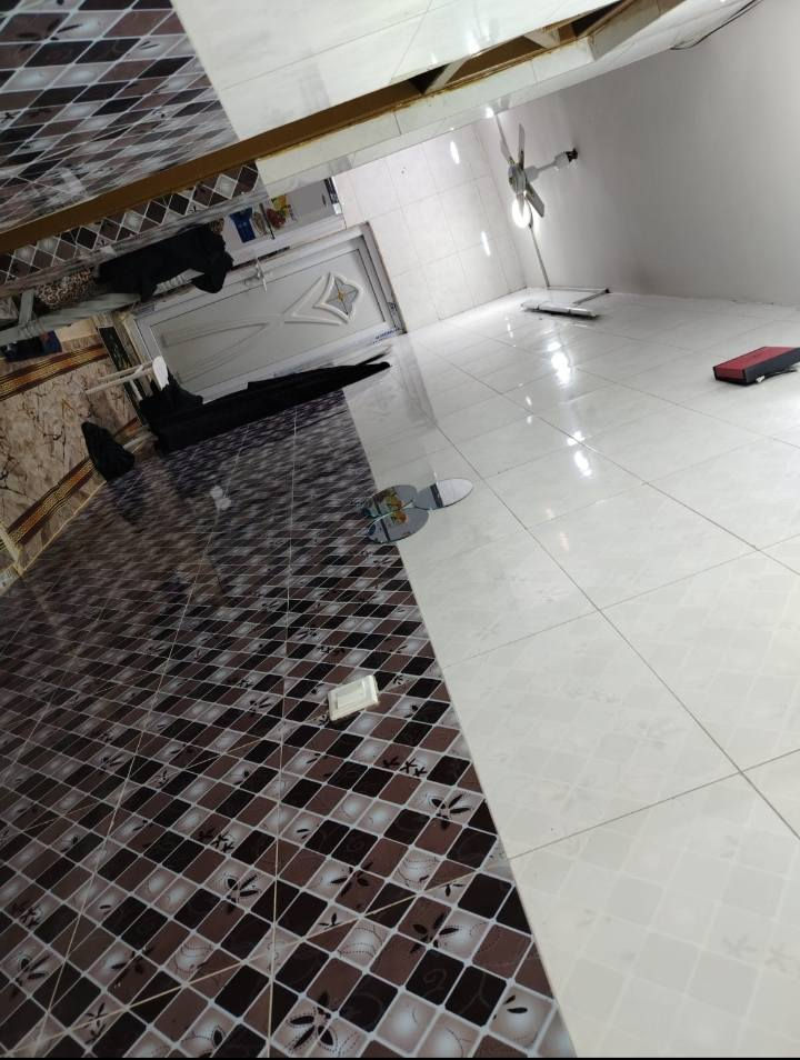 سلام عليكم دار للبيع مساحه 50 متر سريدات قديمه بدايت مربع ثالث كامل من كلشي مانقص اي شي استفسار ***********
