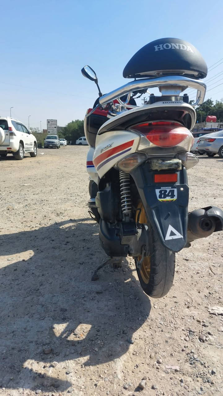 دراجه pcxجيل الاول  الدراجه  ياباني كفرات ابلاديهه رمبه موديل 2016
حساسات كلها شغالة حساس ازدحام 
دراجه كامله أستان كهربائي   لا تبخير. ولاتنقيص الدراجه مكينه لوك شلعه معدل خير من الله  احلا من الصور دراجة مال جناي كلشي بلادي بيها العنوان 
( بغداد الشعب ) 
السعر ( مليون و 600 ) 
وبيه مجال الاتصل
***********
