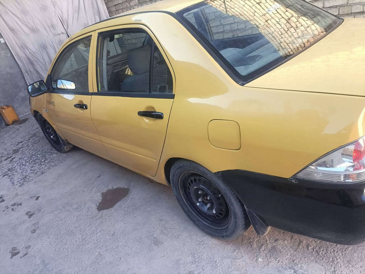 السلام عليكم للبيع
لانسر الشركة العامة 2010 محرك 2000 كير اوتو مصبوغة عام بيها ضربة بالچوملغ الامامي الايسر وضربة من الخلف بالاصفاح رقم دولي هزة شهر التاسع بأسمي مبدل بنيد السيارة جاهزة للعمل رايدها ترتيبات چوملغ ودعامية امامية مكفولة من الكص العنوان بغداد مدينة الصدر السعر 58  اتصال فقط ***********
