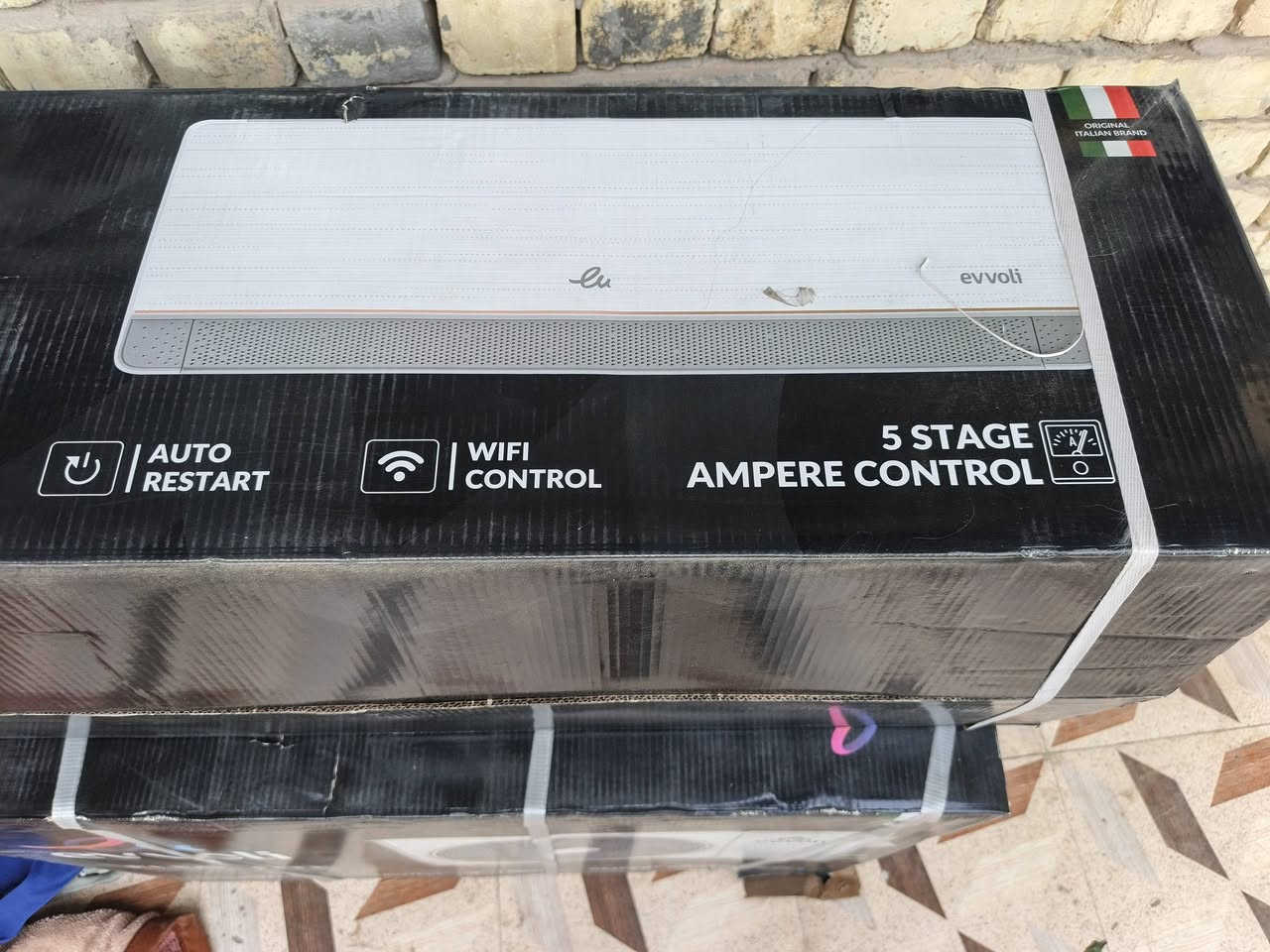 ✅ الماركة: EVVOLI
✅ الموديل: ELEGANTE Inverter
✅ السعة: 24000 BTU (2 طن)
✅ تبريد وتدفئة ❄️🔥
✅ Inverter موفر للطاقة والكهرباء.
✅ 5 Stage Ampere Control للتحكم باستهلاك الأمبير.
✅ Wi-Fi Control للتحكم بالمكيف عن طريق الهاتف.
✅ Self Cleaning تنظيف ذاتي.
✅ Auto Restart تشغيل تلقائي بعد انقطاع الكهرباء.
✅ غاز R410A صديق للبيئة.
✅ T3 مناسب للأجواء الحارة جداً.
✅ كفالة الوكيل (إذا كانت متوفرة).
📦 الحالة: جديد بالكرتون ولم يُستخدم.
💰 السعر: (800) بي مجال بسيط
📍 الموقع: (الدورة ابو دشير)
📞 للاستفسار والمراسلة: على الخاص أو الاتصال على (***********).

