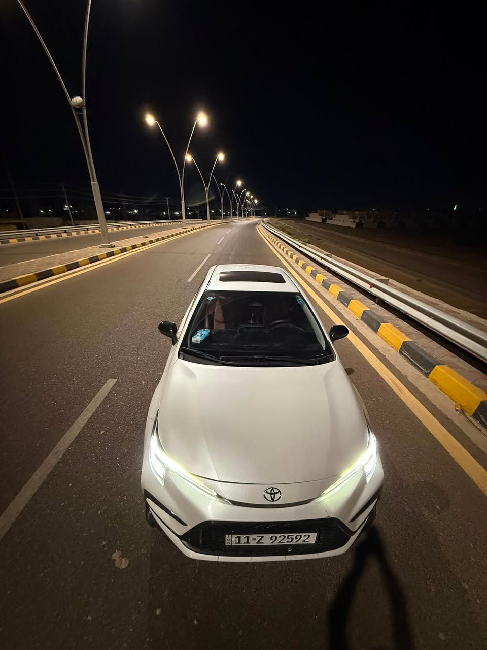 🚗 للبيع | تويوتا كورولا S هايبرد خليجي موديل 2025
🤍 اللون: أبيض
📍 وارد خليجي
📍 فئة S الرياضية (Hybrid)
📍 الممشى: 29,000 كم

السيارة استخدام شخصي ونظيفة جداً، محافظة عليها وجاهزة للفحص بأي مكان.

المواصفات:
✅ محرك هايبرد اقتصادي جداً بالوقود
✅ تشغيل بصمة وستارت
✅ شاشة لمس مع Apple CarPlay وAndroid Auto
✅ كاميرا خلفية
✅ رادار ومنظومة Toyota Safety Sense
✅ مثبت سرعة
✅ تحذير مغادرة المسار
✅ إنارة LED
✅ جنوط رياضية
✅ وضعيات قيادة Eco / Normal / Sport
✅ تكييف ممتاز

ملاحظة بكل أمانة:
يوجد تعديل بارد بسيط جداً في باب الراكب الأمامي (عكس السائق) بمقدار إصبعين فقط، ولا يؤثر على الشاصي أو سلامة السيارة.

💰 السعر: 15,500 دولار قابل للتفاوض بالمعقول بعد المعاينة.

📞 للتواصل: ***********

للجادين فقط، والله يبارك لصاحب النصيب.
