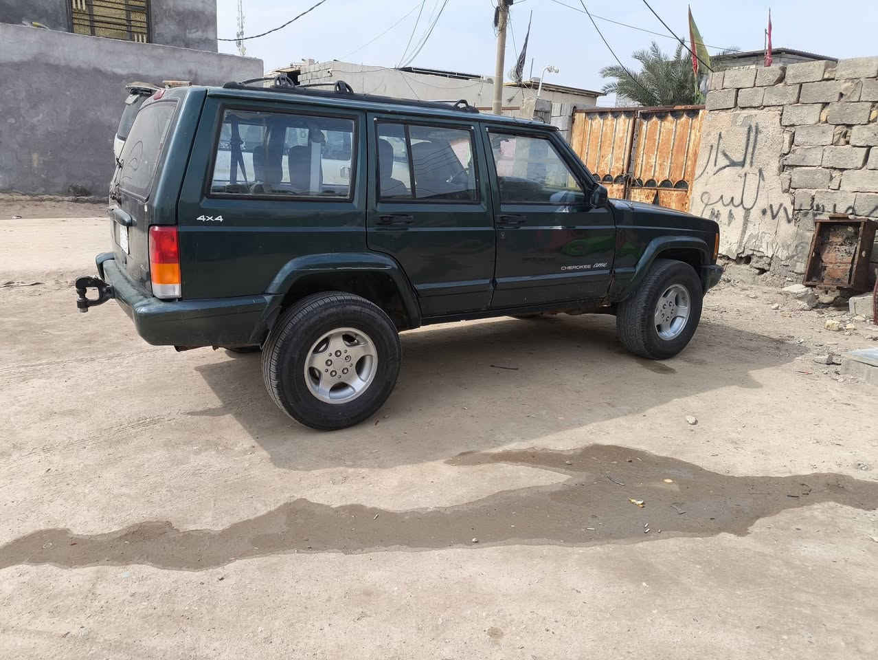 السلام عليكم جيب شيروكي شخاطه موديل 2000 جاهزه بدي مكفول صبغ وضربه حداده حلوه تخم  جديد محرك وكير بطه مكفولات 2500yyt رقم بصره مكاني البصره الهارثه السعر 48مجال كلش بصيط ***********
