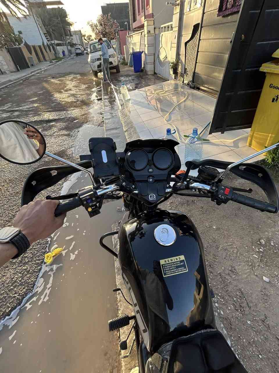 السلام عليكم اخوان دراجة دايوان 200cc موديل 2026 ماشية الفين يعني مو اخت الجديدة لا جديده استخدام شخصي صارلها شهرين تقريبا عندي وهذا ممشاها مكان الدراجة بغداد اليرموك ***********
