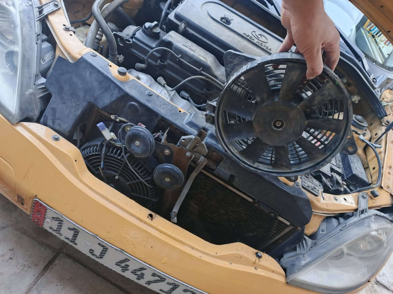 سلام عليكم هاي مروحه راديتر تبريد طيبه للبيع السعر ١٥ يرادها بس وايرات واشدها كبل ***********
