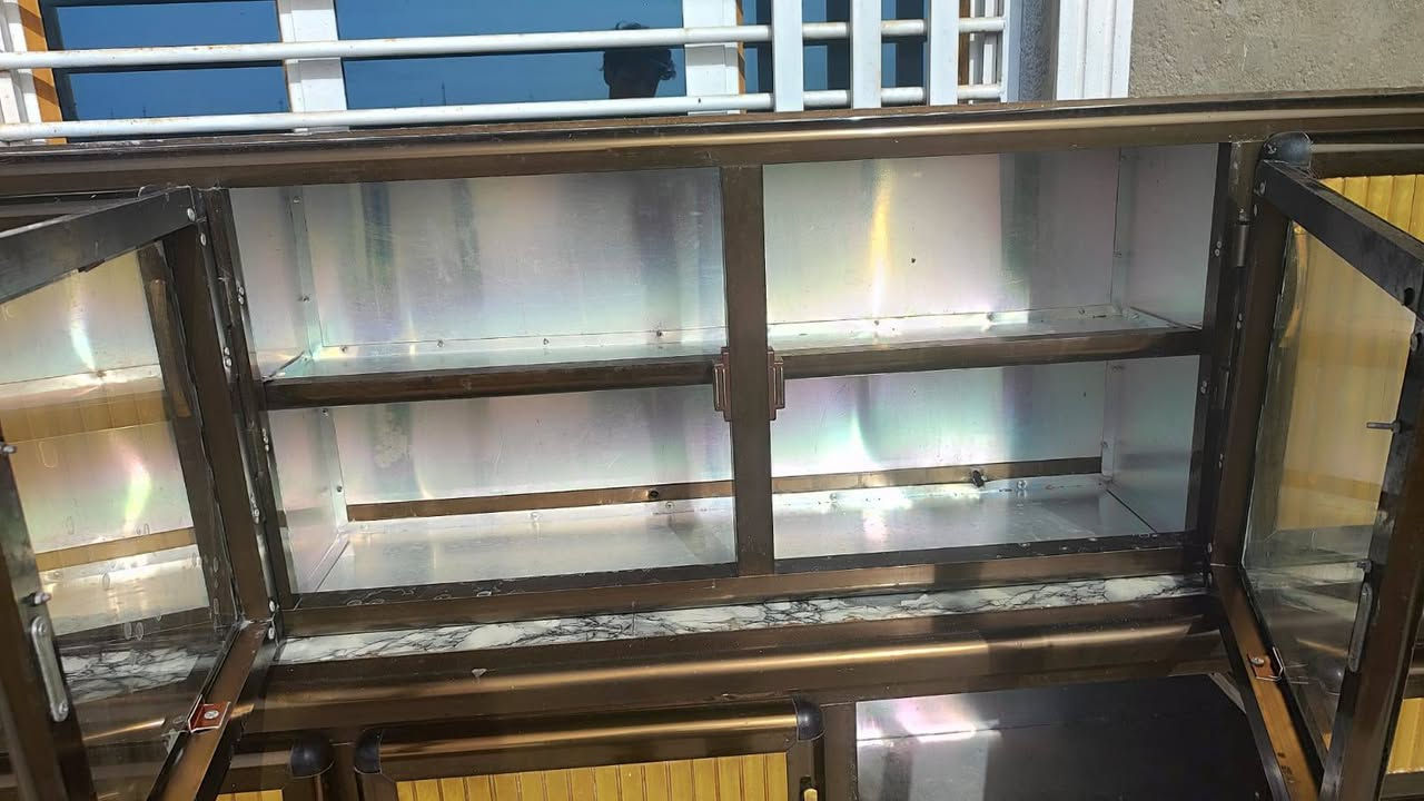 السلام عليكم
للبيع كاونتر مع ملحق مع سنك العنوان الرفاعي شارع ابو الماش للاستفسار اكثر الاتصال على رقم ***********
