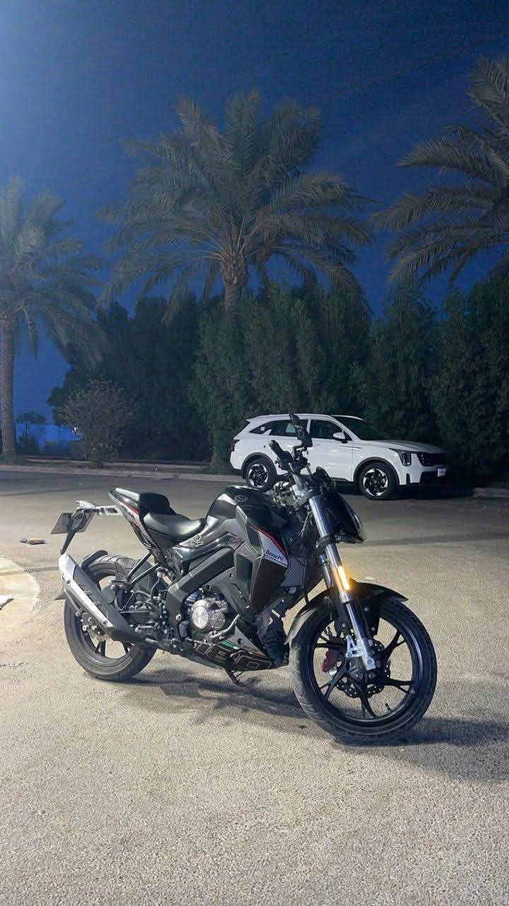 بنلي 180s

لونها اسود طافي 

ماشيه 5000 

بعدها جديده 

موديل 2024 احدث موديل نزل بيها

مرقم اربيل وسنويه وتحويل بيها 

بيها راديتر 

مرايات h2 

عداد الكتروني 

لايت لد 

حساس ستاند

السعر 3.500 وبيها مجال تواصل على الرقم ***********

مكانها بغداد

