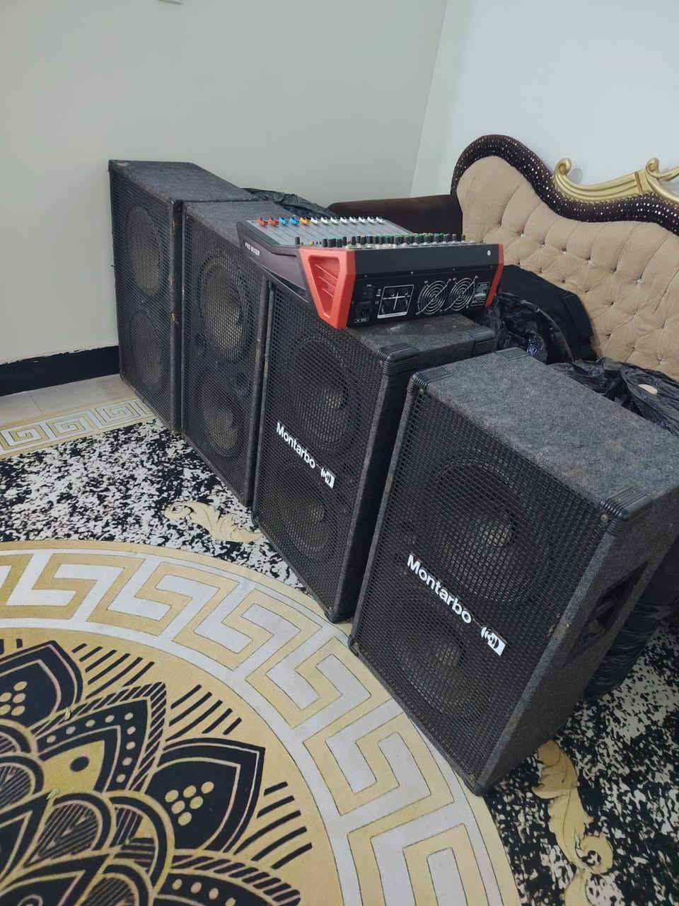 السلام عليكم
منضومة صوتية للبيع
مكسر مونتيربو السعر 375
سماعات زوجين لبتين سعر الزوج 300
مكان البصرة شط العرب
للاستفسار ***********
