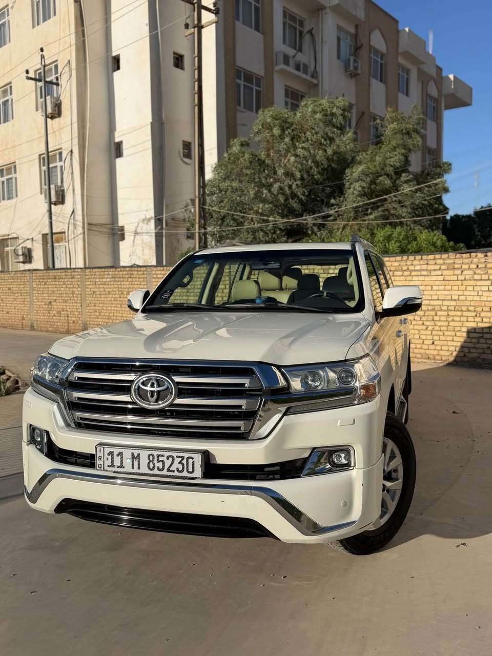 السلام عليكم
لاند كروز
محرك : V6 4000cc تنفس طبيعي
مديل : 2016
الممشى : 63,000KM
# السيارة كفالة عامة 
# مكان السيارة بغداد 
مواصفات السيارة معروفة :
كشنات امامية كهربائية 
كامرة خلفية 
حساسات امامية و خلفية
شاشة وسطية في الخلف
ثلاجة وسطية
## السيارة نظيفة جداً وبحالة الوكالة
للأستفسار: ***********
