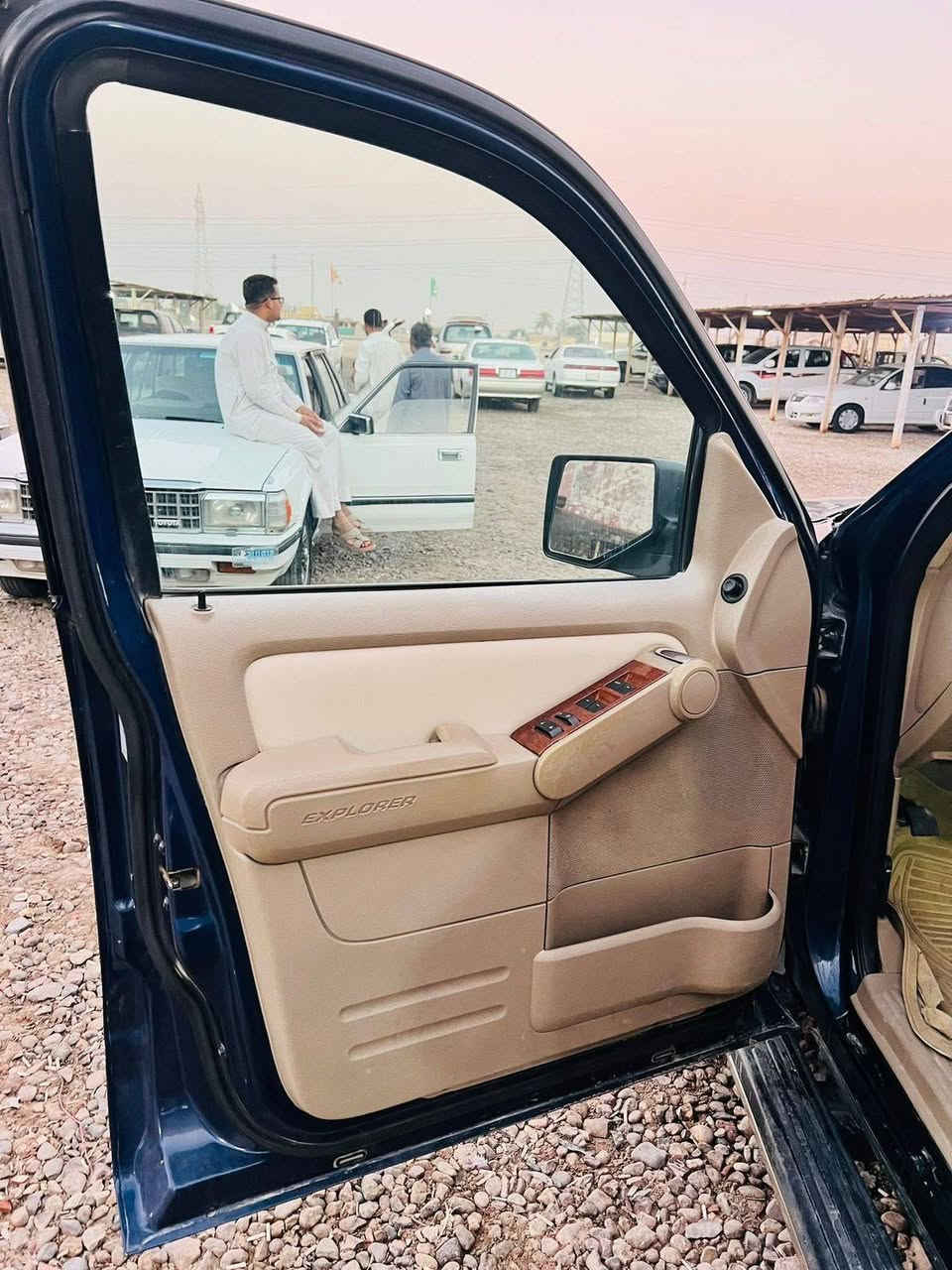 السلام عليكم
إكس بلاور جديده المديل 2008
حادثه جاملق وابنيد 
رقم نكليزي 12 يعني نينوى ابسمي 
السياره جديده وجاهزه مابيها اي تقص
تبريد قطعتين 
7 اراكب  السياره مال جناي 
حجم المكينه 8 اسندر 
العنوان ذي قار قضاء رفاعي لاستفسار ع رقم 
***********
