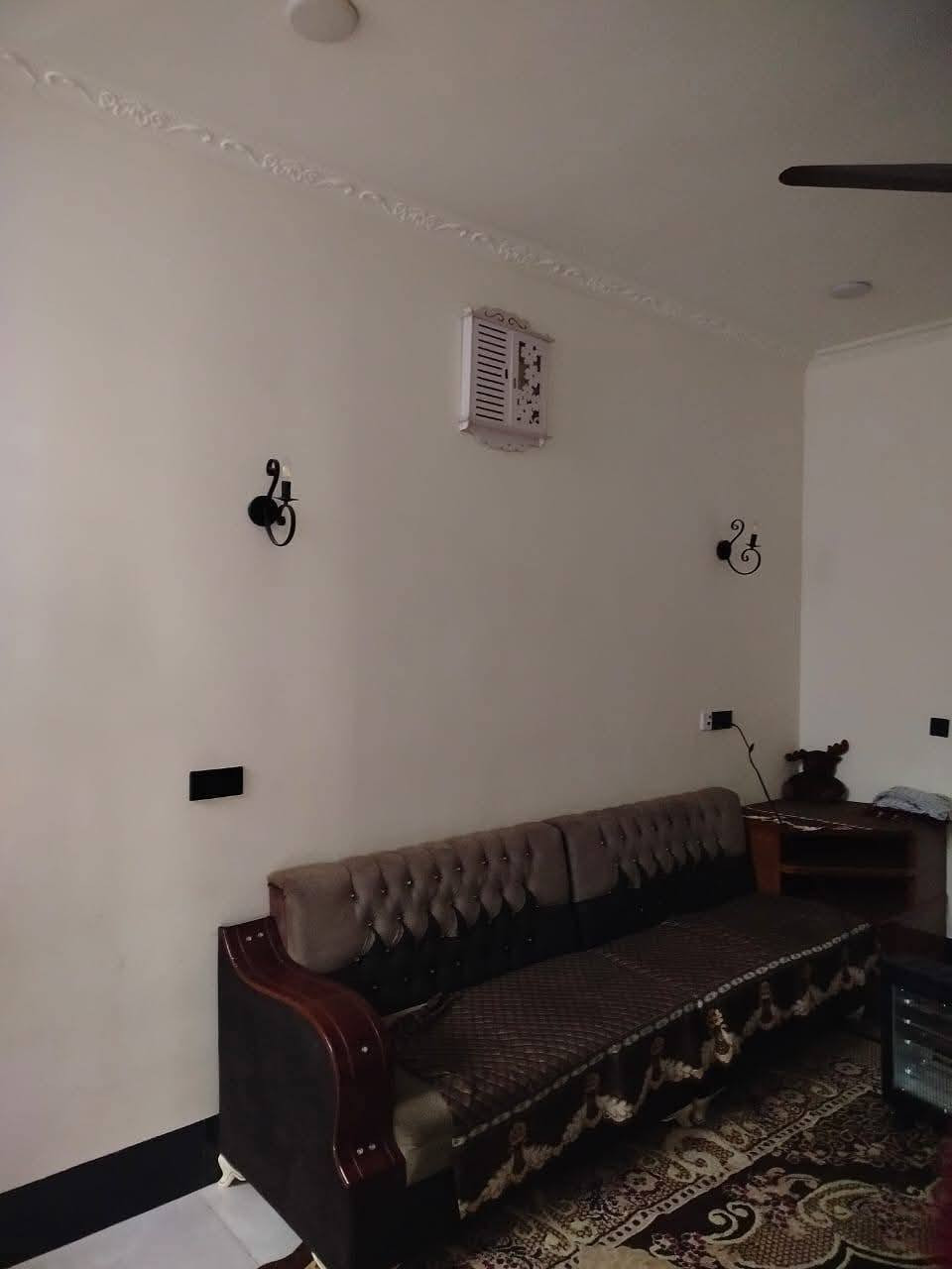 السلام  عليكم
دار للبيع  واقع في حي المشتل ظهر شارع ٣٠ الثاني الي يربط بشارع السده  علمأ الدار مساحه  ٢٠٠ متر  بناء  حديث متكامل للستفسار ***********
