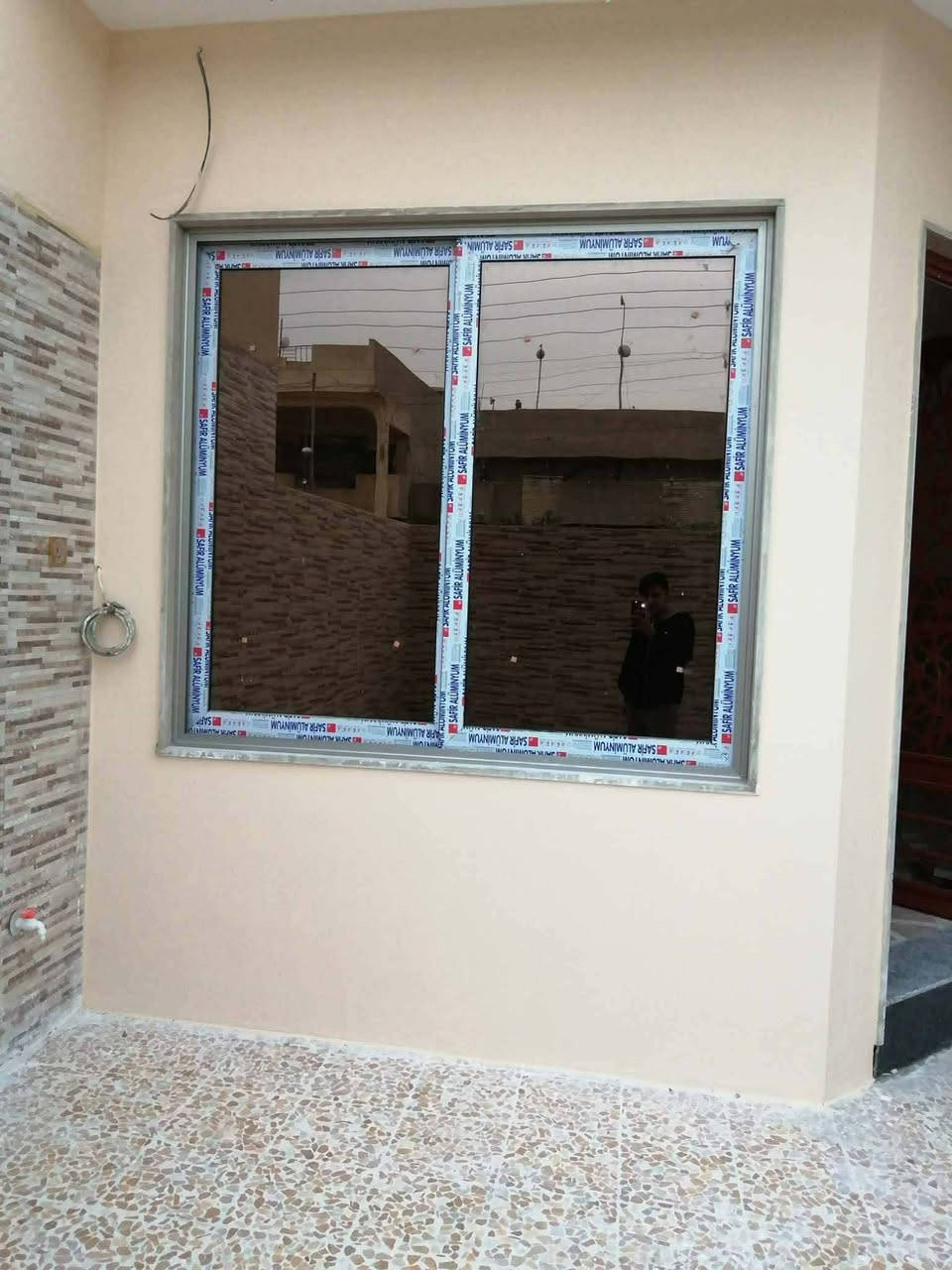 السلام عليكم
جامات معمل الاخوين 
موصل جديده 
جام اسود ابيض مشجر 
جميع النواع موجوده 
دبل جام الاستفسار عل الارقام التاليه 
***********📞
