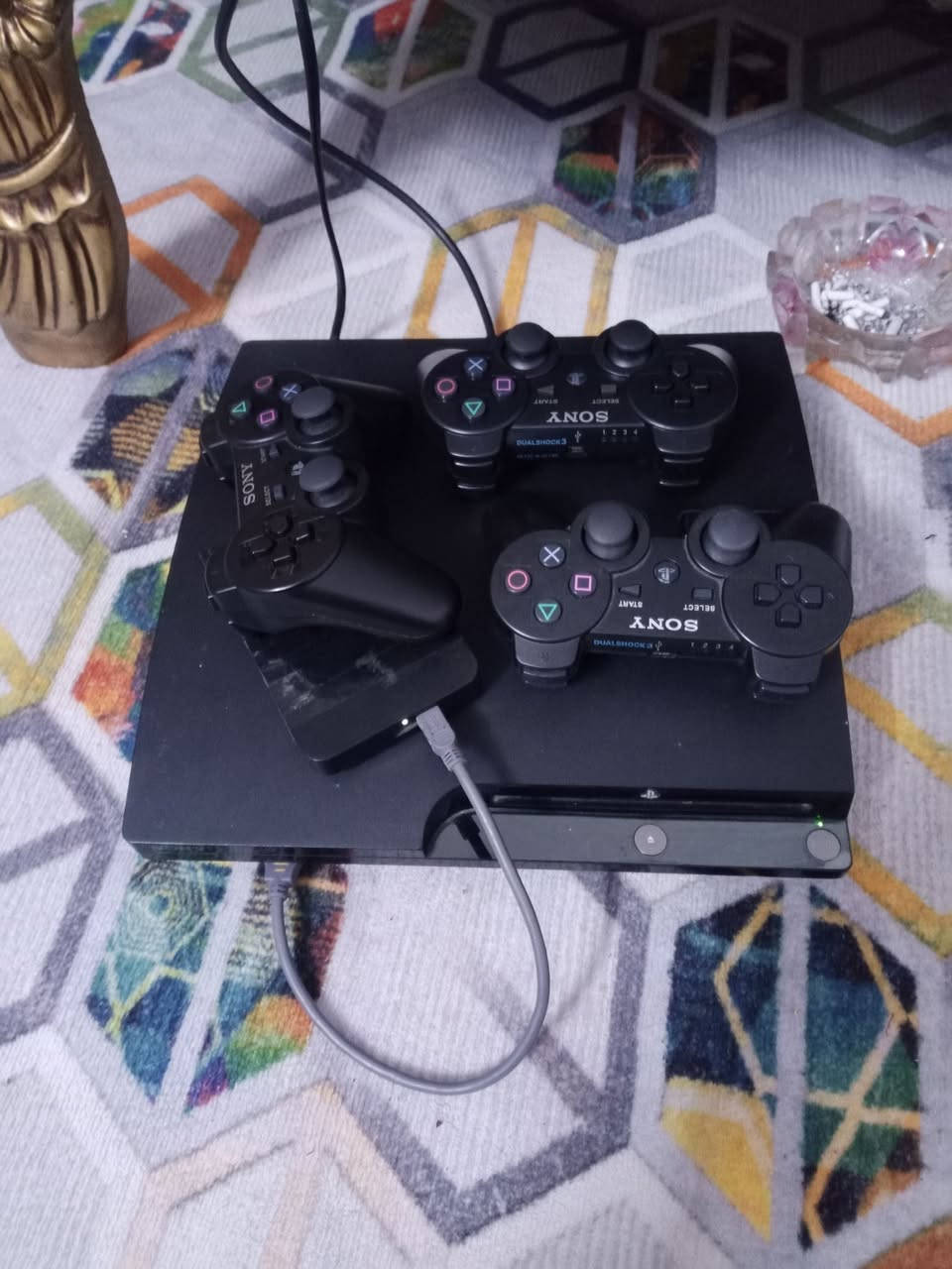 بلي ثري ما داخل تصليح على ايدي ما مستخدم هواي بي 60لعبه و3يدات سعر 120
