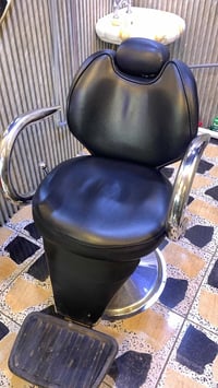 كراسي حلاقة • للبيع