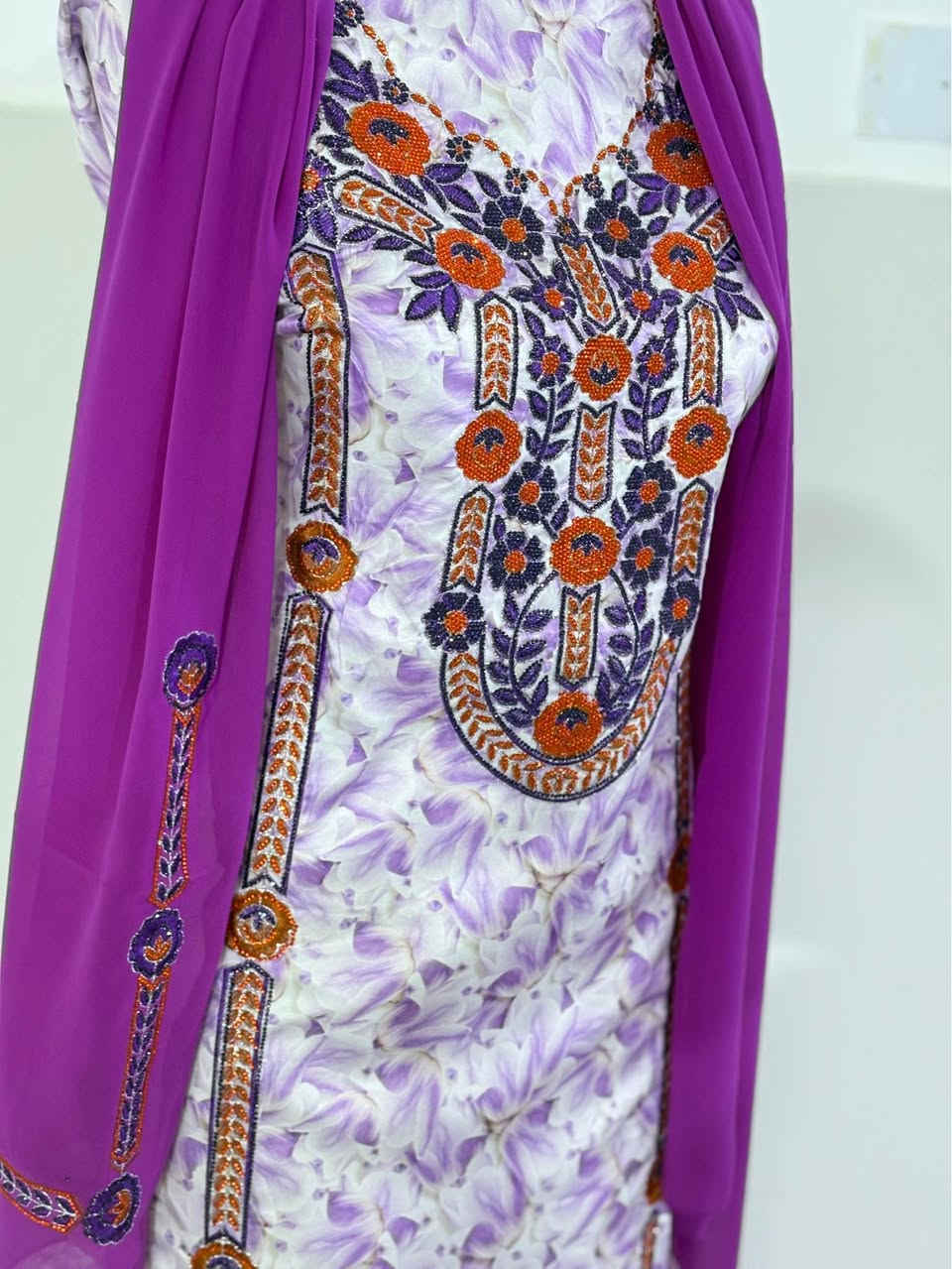 مخور حرير إيطالي VIP ✨
فول تطريز 🧵 فول لمعه ✨
توصيل جميع محافظات العراق 🇮🇶 الرمادي, الأنبار


**إذا كنت صاحب هذا الإعلان وتريد حذفه لأي سبب، رجاءا أرسل رسالة إلى الدعم الفني**