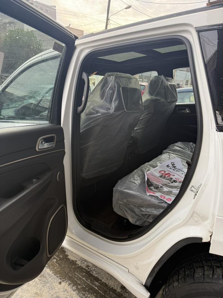 جيب سومت 2017فول موصفات 1/1 للاخير
* رادار امامي مع مانع تصادم . 
* نظام الاصطفاف الالي (اوتوپارك) . 
* تحذير الخروج عن المسار . 
* دفع رباعي 4x4 
فرش المقاعد من الجلد . 
* دشبول مغلف بالجلد  . 
* صفي المقاعد الأمامية كهربائية .
* ذاكرة لحفظ وضعيات الجلوس . 
* صفي المقاعد الأمامية مع تبريد وتدفئة . 
* صف المقاعد الخلفية مع تدفئة . 
* انظمة القيادة على حلبات السباق . 
* نقطة عمياء .
* ويل سومت بلاد قياس 20 انج .
* مقود السائق من الجلد  .
* مقود السائق كهربائي . 
* تدفئة ستيرن . 
* سقف بانوراما .
* شاشه كبيرة مع نفكيشن GPS . 
* مصابيح امامية زنون . 
* المصابيح الأمامية مع LED لايت . 
* كشافات ضباب بروجكتر زنون . 
* سقف المقصورة مغلف بالشاموا . 
* تشغيل عن بعد .
* صندوق كهربائي .
* حساسات أمامية . 
* حساسات خلفية .
* كاميرا خلفية .
* مرايا متحسسه للضوء العالي . 
* مرايا جانبية قابلة للطي . 
* بلوتوث تلفون . 
* محدد سرعة . 
* نظام بريك اوتماتيكي ( Auto Break System ) .
*نظام صوت هارمن كاردون
محرك3600
حادثة موضح بل صور مع جاملغ ايمن بل داير ماتة صورة هم موجودة هاي تفاصيلهة كلهة لتعجبة اخلي غل راسي وشرف بي
عليهة ادامة كاملة شرط كلة اصلي موبر ماشية 100 وقابلة لزيادة 
السعر 23 وبيهة مجال مكانهة كرادة ساحت الواثق ***********
