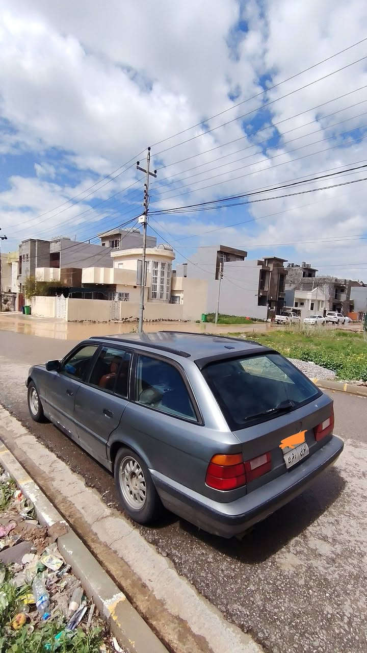 سلام عليكم للبيع سياره بي ام دبليو موديل 1992حجم 525 لتواصل على هذي أرقام *********** أو ***********
