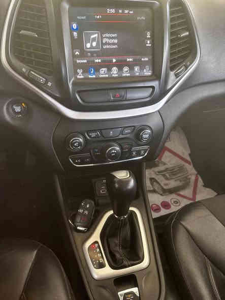 السلام عليكم
جيب شيروكي 2018 لاتيود
مواصفات:
شاشه كبيره
تبريد قطعتين
مثبت سرعه
كشنات جلد كهربائيه
تدفئه بلكشنات
***********
***********
بغداد
السعر 125 ورقه وبيه مجال
