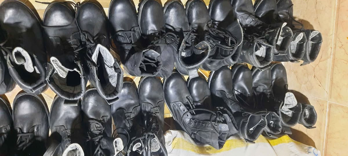 ⛔ عرض خاص قياسات من 40الى48⛔
🚫🥾 بساطيل باله اسود مبطن اصلية صيفي وشتوي ✅
◼️سعر جمله 18 الف سعر ثابث 
◼️ سعر مفرد 20 الف سعر ثابت   
◼️جلد طبيعي قاعده قويه نظافة حسب الصوره 
◼️ منشأ تركي اصلي باله
◼️توصل كل المحافظات جمله فقط  
🔸وتساب/ *********** / عنون تلعفر Singapore
