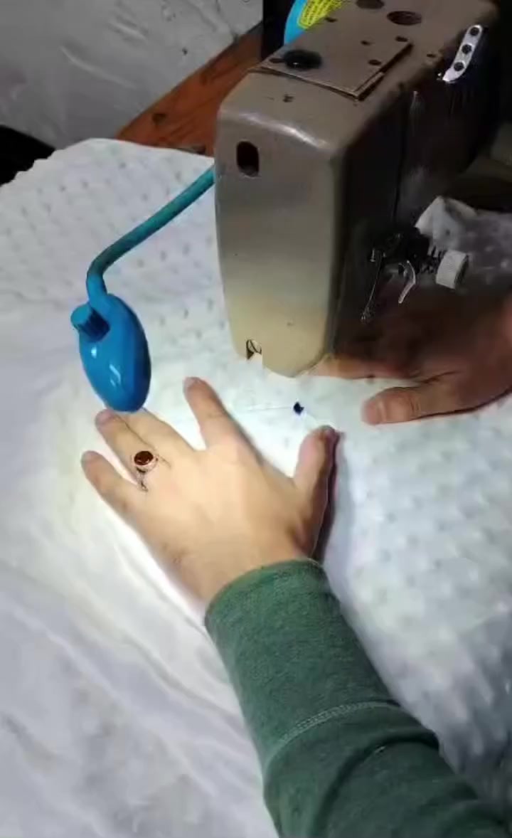 تطريز ملابس حديثي الولادة حسب الطلب 🪡🧵.     الاستفسار مراسلة واتساب ***********                      يوجد توصيل 🚚 الى جميع محافظات العراق 🇮🇶.               حساب تك توك stse_2006
