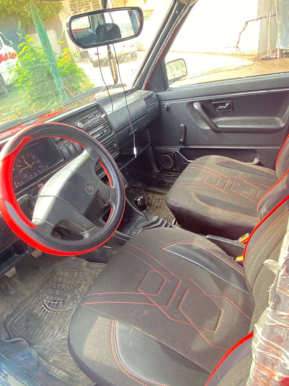 السلام عليكم

كولف موديل ١٩٩١ محرك ٠٨ كشر نظيف كير عادي كم موضح في الصورة رقم انكليزي مسطرة رقم نينوى شرط تحويل يعني السيارة مباشر تصعد بيها مكان السيارة في نينوى جانب الأيمن غير متواجد على الفيس  باقي تفاصيل اتصل على رقم الهاتف *********** علما  بيها كابون بانزين
