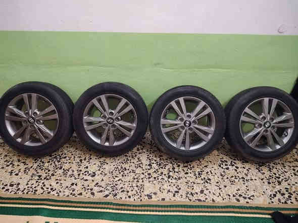 سلام عليكم
ويلات +تايرات للبيع حجم ١٦
مال الانترا ١٧ أمريكي
يرهم على الانترات مديل ١٥ ١٦ ١٧ ١٨ ١٩ ٢٠ 
ويل كروم المرغوب مع تخم تاير جديد هستوني شادهن
السعر. 350الف
المكان. النجف الاشرف حي النداء
رقم الهاتف. ***********
