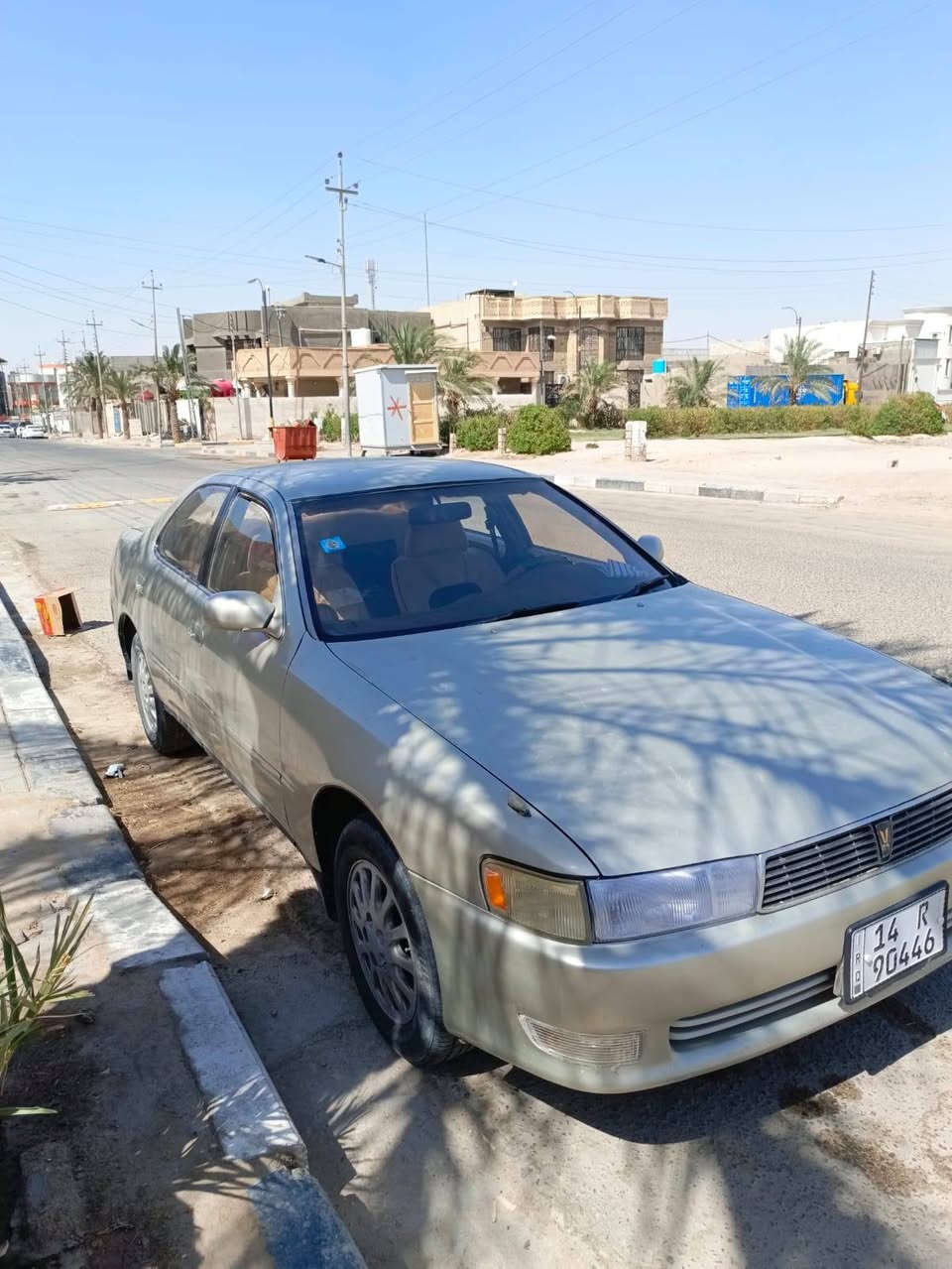 سيارة كرستا ذهبي نظيفة رقم بصرة انكليزي مكينة ونجي مكفولة من العيب الشرعي  *********** فاو, البصرة
