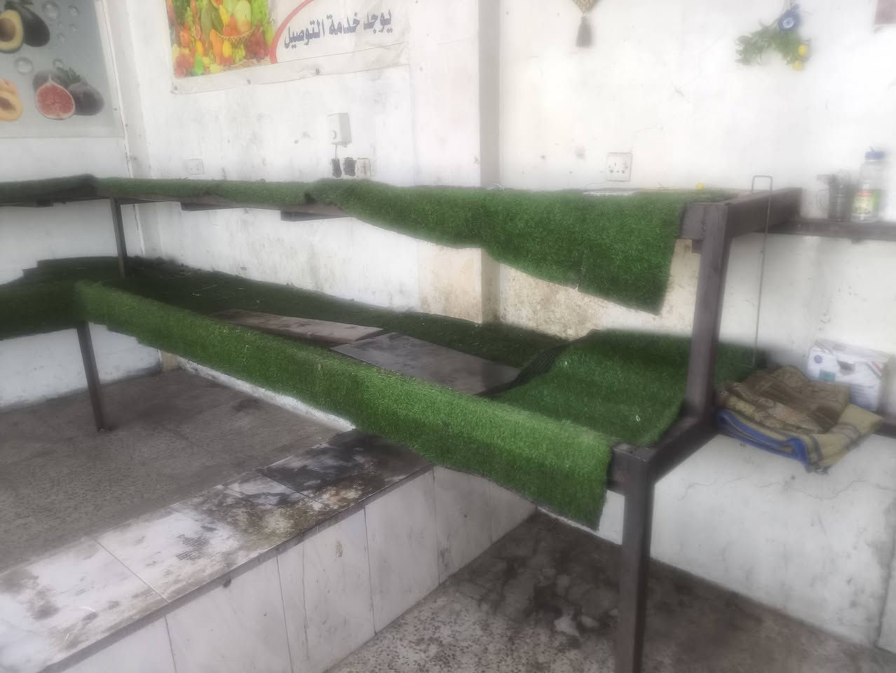 رفوف حديد نظيف جدا للبيع العنوان القبله حي الجامعه السعر250 رقم***********
