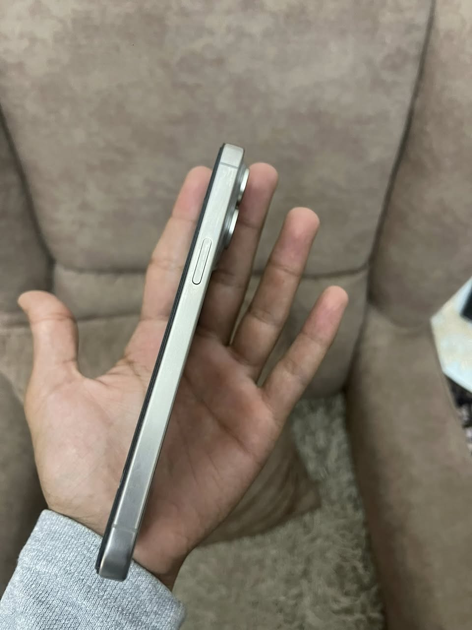 للبيع ايفون ١٥ برو ماكس جهاز كله شغال اي خلل ما بي بي هاي بل شاشه موضح بل صور و ما ماثره بشي
مبدله الشاشه ولبطاريه اصليات ذاكره ٢٥٦ سعر ٥٧٥ قفل مكاني بغداد رقم ***********
