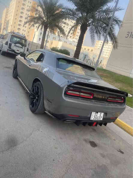 السلام عليكم 
دوج جالنجر 2018 للبيع 
6 سلندر 3.6 تو ويل 
كواصفات ال sxt معروفة وشادلها سستم صوت وسبوفر بالجنطة وسقف روز رايز متغير 
السيارة كل نقص مابيها بس حساس ويل فقط حادثها موجود بالصور وبدون دواخل وحتى لا اتعبني واتعبك ابيع صبغ حزام مع العلم بدون دواخل حادثها مكاني بسماية رايدها 155 السيارة كل نقص مابيها كير محرك صدر كهربائيات كلها كاملة 
*********** بغداد
