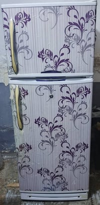 ثلاجة كبيرة • تبريدها زين • ما بيها نقص