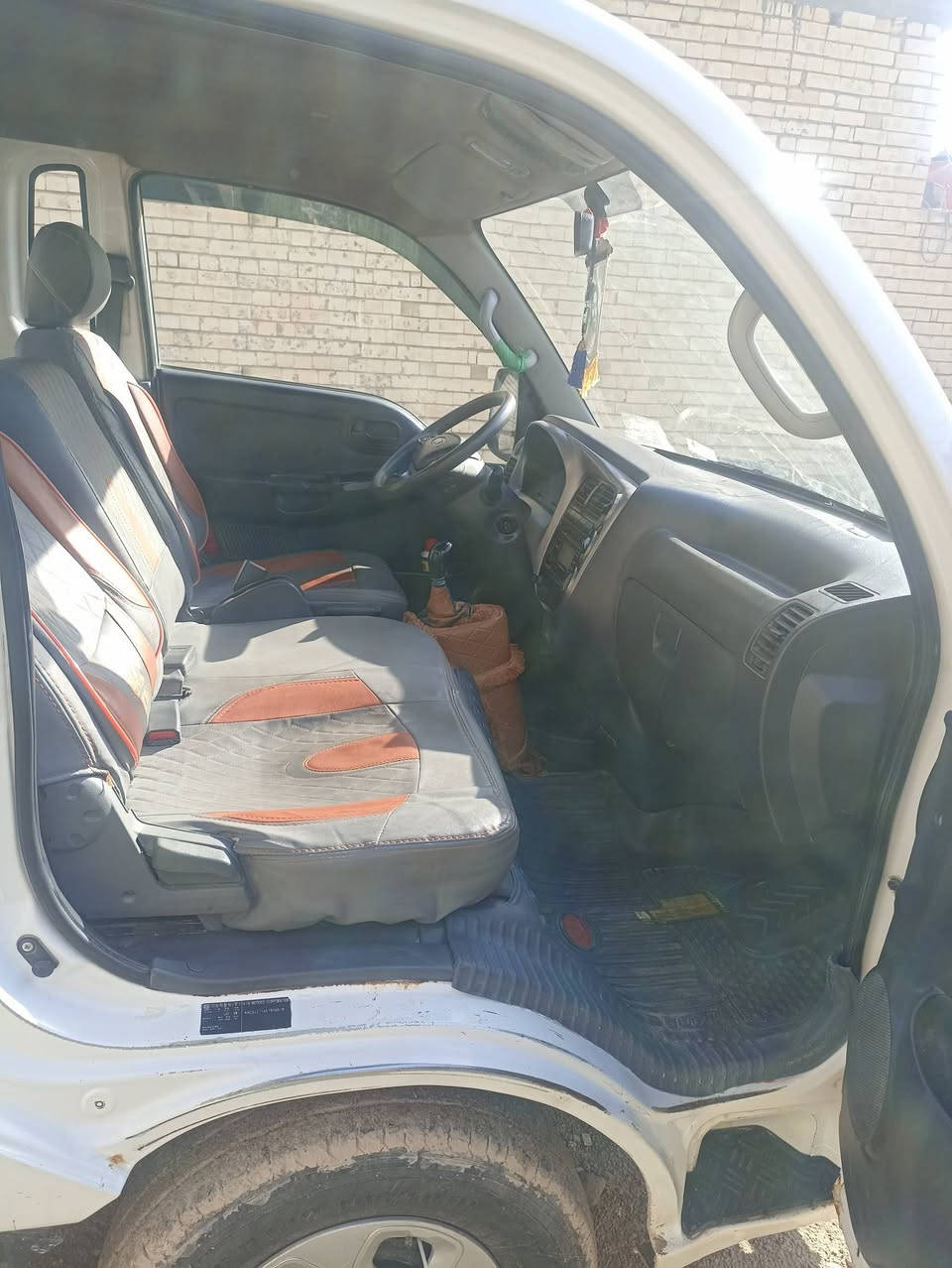 لبيع كيه موديل 2014 سياره جديده مكفوله شاصي ومكينه وقماره بس مبين بل صوره باب عبري بارد وصبغ قليل سياره جاهزه رقم واسط سنويه 29 مشروع وطني الا صرف والا بخار بي شرط سعر 115 وبيه مجال مكاني بغداد *********** /*********** شرط تحويل
