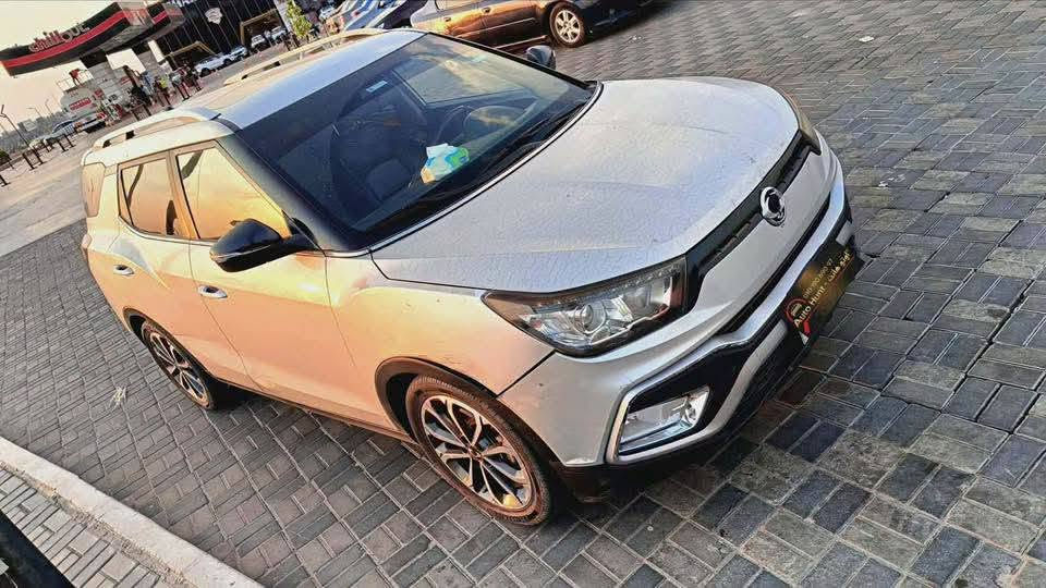 🚘🇰🇷 _سانج يونج تيفولي XLV 2019 — أعلى فئة بحالة تستحق المشاهدة_ 🇰🇷🚘

_الكوري اللي مظلوم بس تقيل... XLV يعني شنطة كبيرة، علو عن الأرض، وثبات أوروبي_ ✨
_أعلى فئة كاملة + فابريكا + صيانات في المعاد = عربية شبعانة_

📊 *التفاصيل:* 👇
✅ أعلى فئة بجميع الكماليات والتجهيزات
📊 ماشية 175 ألف كم
✔️ فابريكا بالكامل بره وجوه
🛠️ صيانات منتظمة ومحافظة على حالتها
🆕 آخر صيانة من 10 أيام فقط
🎁 رخصة سنة هدية للمشتري

_تيفولي XLV يعني أمان 7 Airbags، سقف بانوراما، كراسي جلد، وشاشة كبيرة_ 💯
_شنطتها 720 لتر... للسفر والعيلة والشغل هتشيل معاك_

✉️ للتواصل علي ماسنجر أو ابعت رساله ✉️

#سانج_يونج #SsangYong_Tivoli #Tivoli_XLV #تيفولي_2019 #أعلى_فئة #فابريكا_بالكامل #رخصة_سنة #سيارات_للبيع #كوري_مختلف
YS 046
Auto Hunt - اوتو هانت


**إذا كنت صاحب هذا الإعلان وتريد حذفه لأي سبب، رجاءا أرسل رسالة إلى الدعم الفني**
