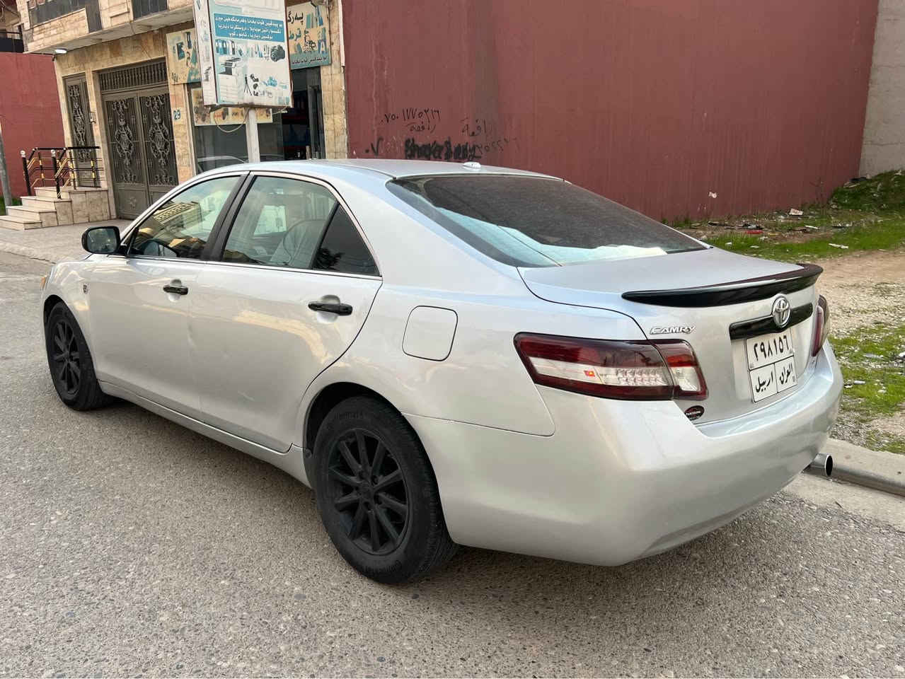 للبيع نقداً… كامري موديل ٢٠١١… كير اوتو… محرك ٤ سلندر…. البنيد وباب السايق صبغ وهلال خلفي… السيارة جاهزة ومابيهه ولا نقص…. المكان دهوك… السعر ١٠٧ ومجال بسيط…. للاستفسار 
***********
*********** دهوك, العراق
