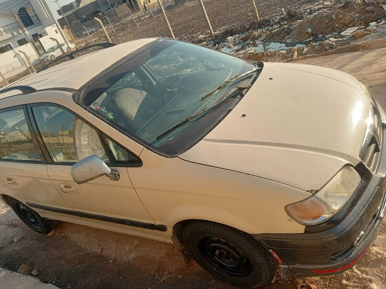 هيونداي تراجيت اجره موديل 2006 سنويه لل 27 مصفره هيئه وغرامات السعر 50 وبيها مجال  محرك كير حداديه وسط تبريد قطعتين مكانها سماوه ،خطها سماوه خضر  ***********
