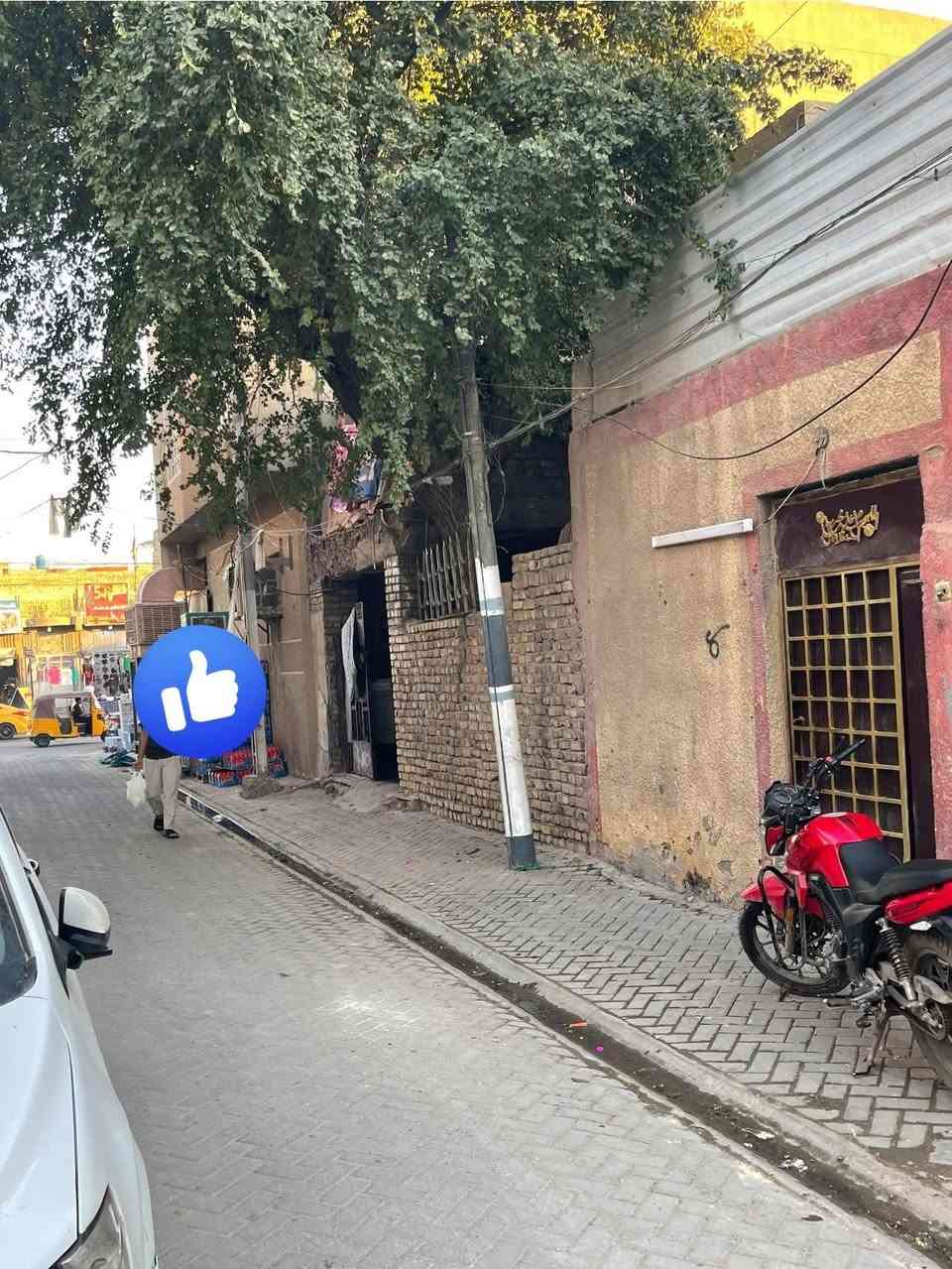 نصف قطعة للبيع بناء قديم الموقع قطاع 3 مجاور الحبيبية ثالث بيت على شارع الصيانة  والمنطقة نضيفة وخوش جورة للامانة ومثل ما موضح بالصور 
(السعر 120 وبي مجال ) للأستفسار ***********
