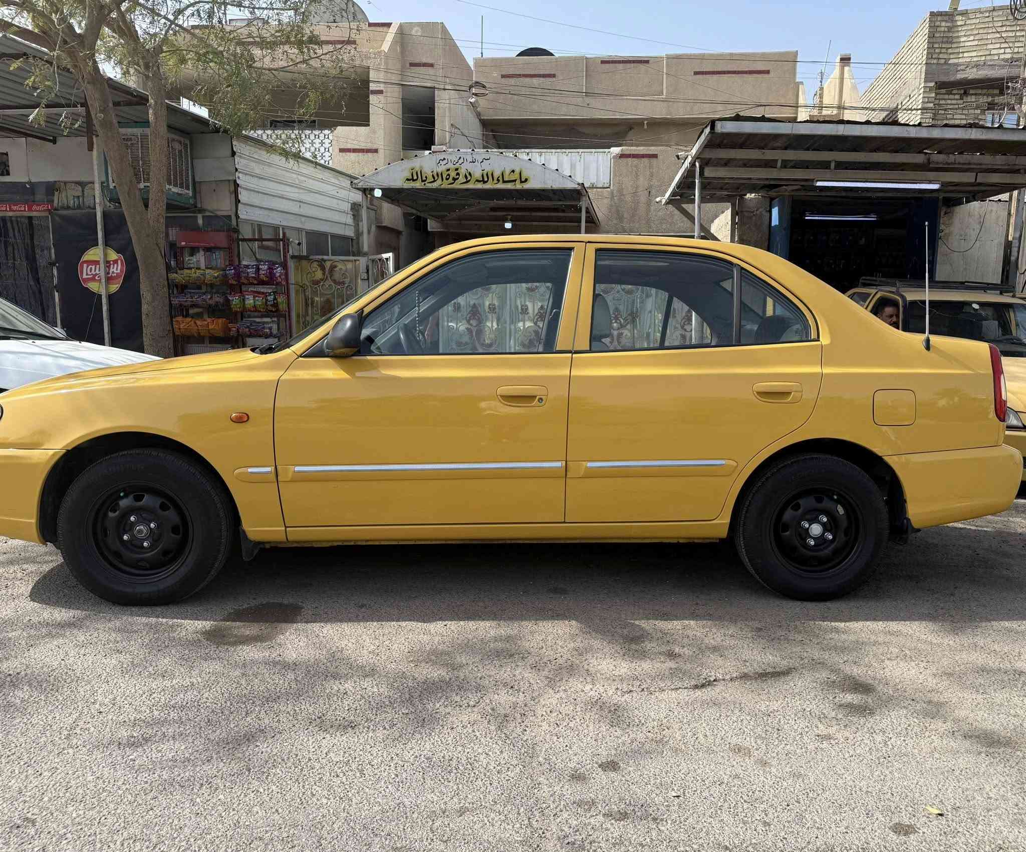 السلام عليكم
ڤيرنا 2015 للبيع 

ضربتها جاملغ ايمن والباب الخلفي وشويه بالدوسه

سياره مصلحه وجاهزه ونصبتها حلوه

ومابيها اي مشكله

سعر79وبيها مجال 

***********
