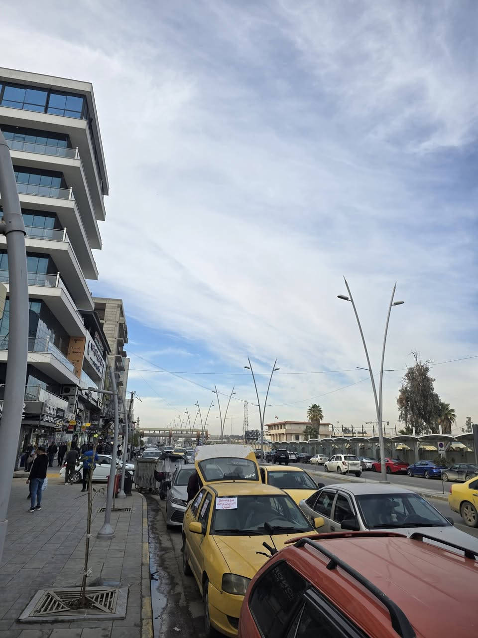 السلام عليكم بيت تجاري للبيع المساحه  200 متر واجه 10 نزال 20 الموقع مجموعه الثاقفيه طبك مطعم النخيل   أستفسار على الرقم ***********//***********
