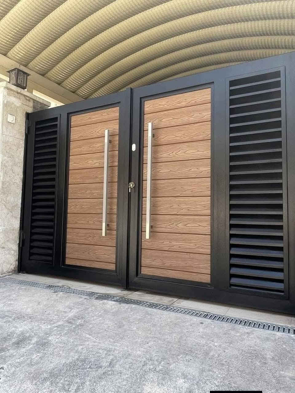 ✨ أهلاً بكم زبائننا الكرام في معمل حداحده الأنوار ✨
نقدّم لكم أحدث الموديلات وأرقى التصاميم الهندسية، وبأفضل أنواع المواد الحديدية.

⚒️ معمل الأنوار لكافة الأعمال الحديدية
• أبواب
• شبابيك
• كيسبان
• كرفانات
عمل متقن – تصاميم حديثة – 

________________

📍 العنوان: النجف الأشرف – حي النداء – شارع المجمعات
📞 واتساب: ***********
👨‍🔧 بإدارة: عادل الخفاجي
