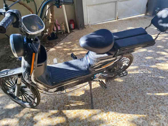 لبيع مكاني موصل حي الزهراء يمشيك تقريبن 40 كيلو السعر 170 وبي مجال اليحب يراسل خاص او يتصل والرقم بي واتساب *********** تحياتي للجميع
