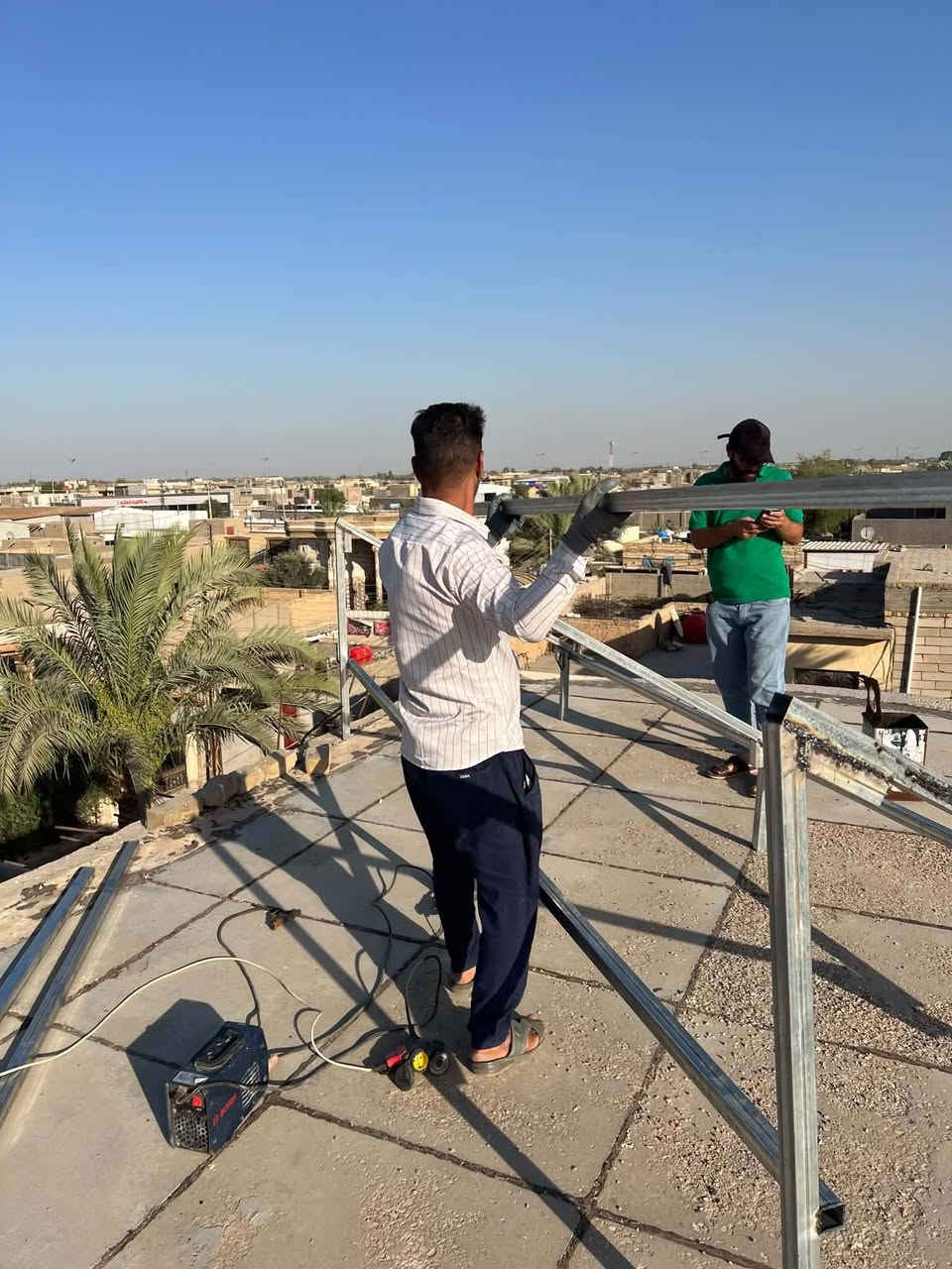 💯 بيت اخر يودع المولده
⚜️ مشروع جديد يضاف إلى سجل نجاحاتنا في مجال الطاقة الشمسية ⚜️
تم بحمد الله تجهيز وتنصيب منظومة طاقة شمسية متكاملة بمواصفات عالية الجودة لتحقيق أفضل أداء واعتمادية على مدار الساعة.

🔹   ألواح  LONGi X10 الأصلية  عدد 8
🔹 انفيرتر 6KW Deye  عالي الكفاءة
 🔹 بطارية ليثيوم Deye 16 KW
 🔹 تشغيل نهاري  16 أمبير
🔹 تشغيل ليلي  إلى 16 أمبير
🔹 إنتاجية ممتازة وشحن مستقر
 🔹 تصميم احترافي يضمن أعلى استفادة من الطاقة الشمسية
 🔹 تقليل الاعتماد على المولدات والكهرباء الوطنية بشكل كبير
☀️ لأن راحتك تستحق الأفضل، نوفر لك حلولاً متكاملة تعتمد على أحدث التقنيات العالمية، مع تنفيذ احترافي ومواد أصلية وكفالة حقيقية.

نحن لا نبيع منظومات فقط... بل نوفر ثقه و ضمان. وراحة واستقراراً لسنوات قادمة.

📞 للاستفسار والحجز: ☎️ ***********
☎️ ***********
☎️ ***********
⭐ طاقة نظيفة • توفير مستمر • أداء موثوق ⭐
