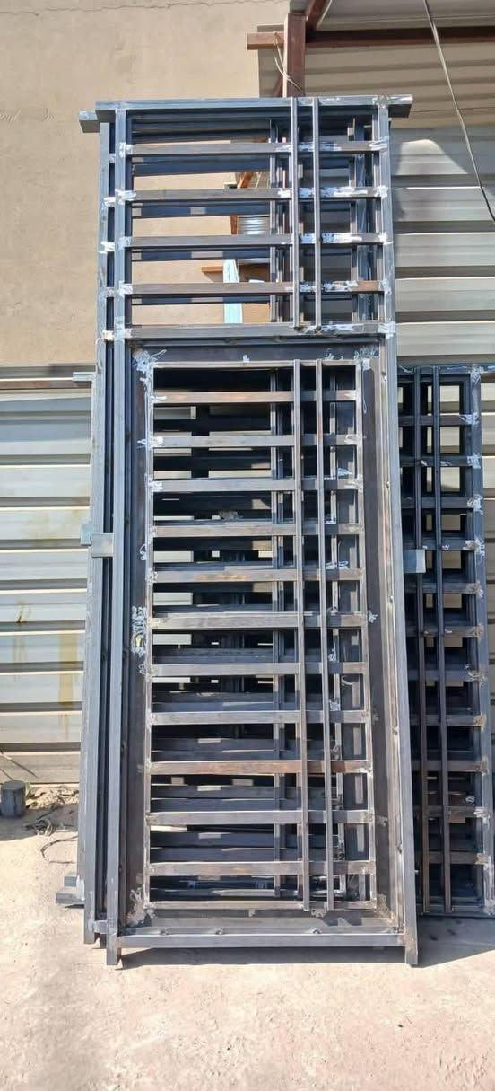 عمل ابواب وشبابيك درجه اولى نوع الحديد مليم ونص اطار الشباك جنل  ثلاثه انج 4 مليم  سعر المتر 45 المكان حله وتساب***********
