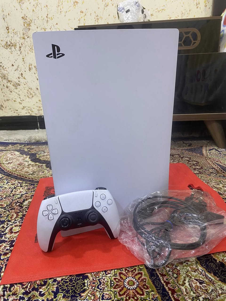 السلام عليكم .
بلي 5 معروض للبيع النظافه من الخارج مثل ما موضح بالصوره استخدامه قليل 

للاستفسار اكثر عن الجهاز تكدر تتواصل وياي عله هذا الرقم *********** او تراسلني خاص
