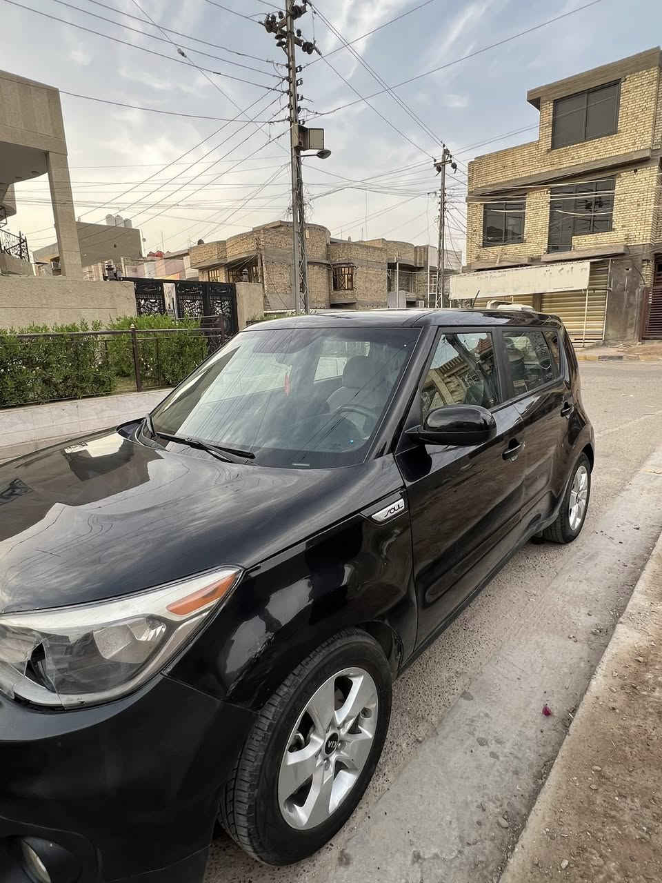 السلام عليكم
كيا صول 2019

وارد أمريكي 

حادثهه

كير محرك 1600 gdi

السيارة كلهه ليبل واحد 

سيارة رقم بغداد هزه وفحص وسنويه كله جديد بأسمي

ماشيه 70 ميل

شاشه 

كامره 

تحكم ستيرن جهتين 

حساسات خلفيه

سياره جاهزه مجهزه مابيه نقص

السعر 95بيها مجال 

بغداد البلديات.    *********** واتساب
