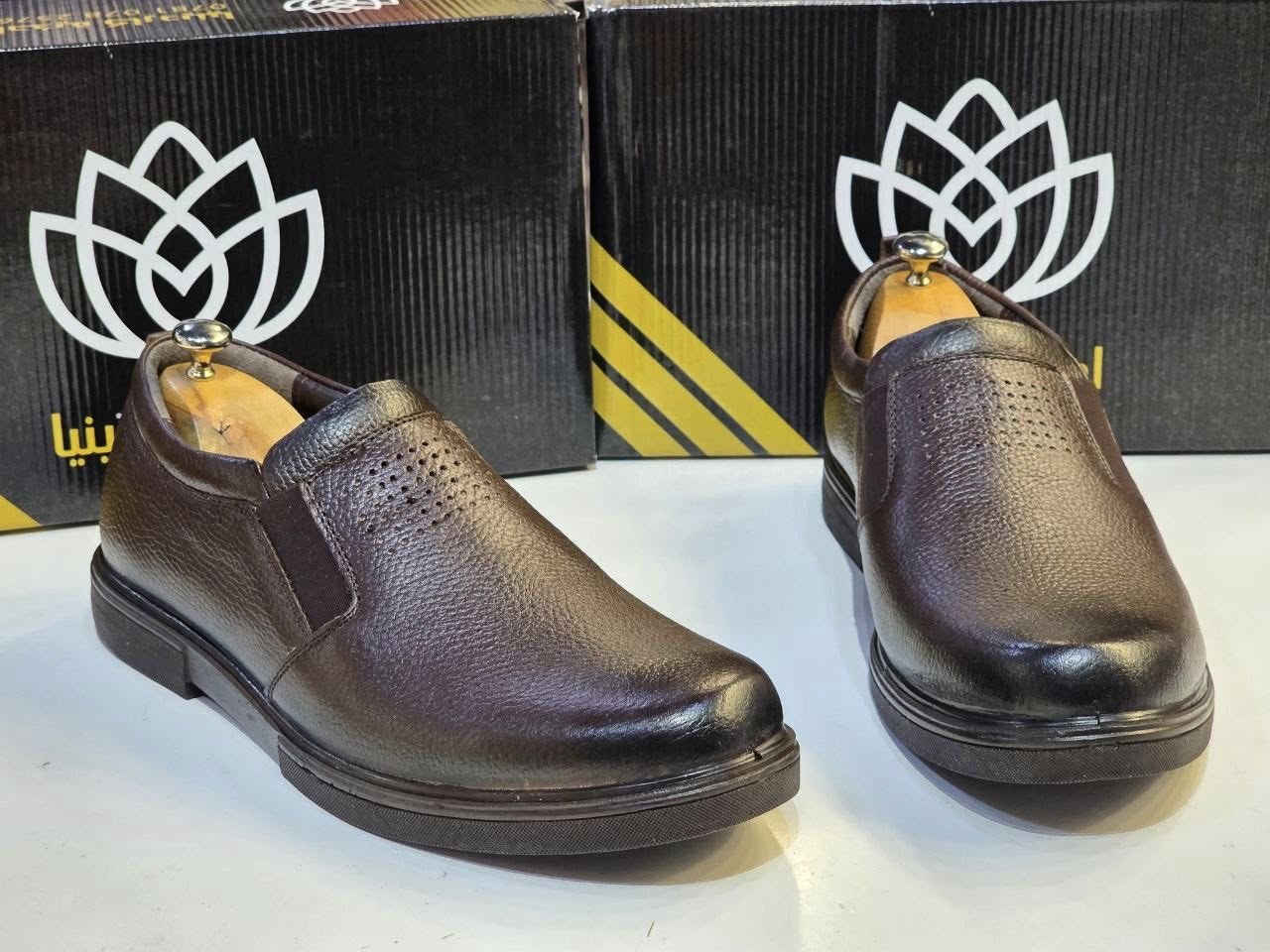 جلد طبيعي من الخارج والداخل
مريح للاستخدا
 اليومي
تصميم عملي يناسب الدوام والمناسبات

الألوان المتوفرة:
أسود -جوزي-

القياسات:
46-47
📍 النجف الأشرف – شارع الكوفة مقابل الجامعة الدينية باتجاه ثورة العشرين
📞 ***********

🚗 توصيل متوفر إلى جميع المحافظات
