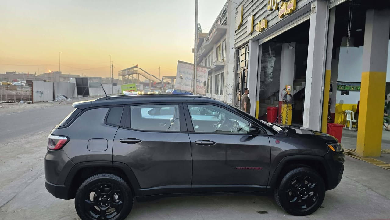 حياكم الله 
جيب Jeep كمبارس فئة الترايل هوك فول للأخير ماعده الفتحة
ماشية 20 الف صور حادث امريكا مرفقه بصور سيارة نظيفة وجديدة جدا 
مواصفات✅️
محرك 2.0تيربو اقتصادي 
بصمة 
كراسي جلد 
انظمة قيادة 4 
حساسات رادار نقطة عمياء تحديد مسار 
شاشة كبيرة 
وهواي مواصفاته بيه 
#السعر145$ بيه مجال بسيط
للإستفسار اتصل ***********
