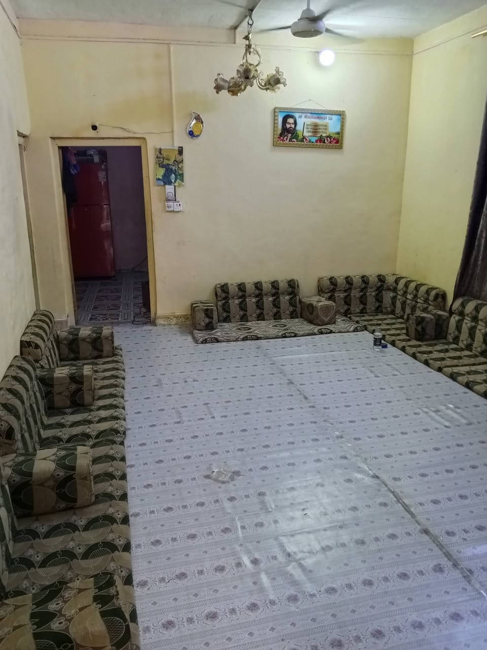 سلام عليكم دار للبيع 160 متر يحتوي على 2غرفه نوم واستقبال وصاله ومطبخ بيت جاهز العنوان الشرش الحاج ناصر *********** طابو صرف
