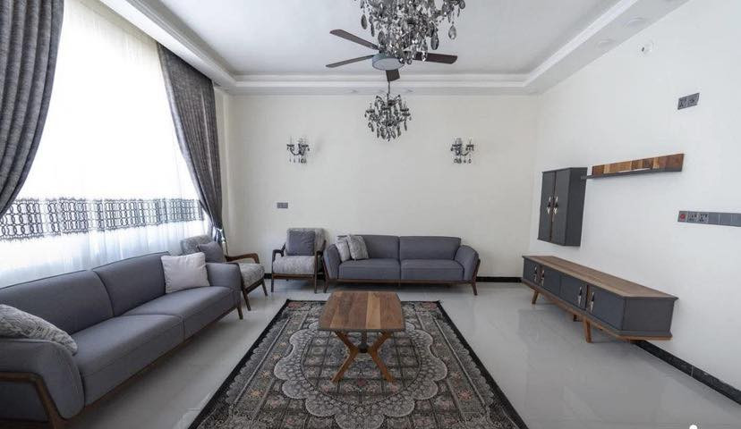 تتوفر بيت  (ڤلة )  عدد (2) متجاورتان غير مطلوب للشركة  يسجل باسم المشتري مباشرة  داخل مجمع الؤلؤة  السكني 
 وبمواقع مميزة في المرحلة الاولى من المجمع وبمساحة 280 م طابقين وجهة الڤلة 20 م 

تفاصيل الڤيلة ///////

= غرفة نوم مع مجموعة صحية كاملة (سويت) الطابق الارضي
=صالة  مع مجموعة صحية شرقي وغربي.
=استقبال .
=مطبخ .
=منور.
=غرف نوم عدد(3) مع مجموعة
صحية  متكاملة في الطابق الاول
=كراج سيارة وحديقة.

ملاحظة /// سعر البيت يبدأ من 350 وقابل للتفاوض ! مع هدية اثاث مطبخي🌸
بيت العمر يبدأ من جودة البناء
 العنوان
كربلاء المقدسة -  الحر - قرب المستشفى التركي 
للاستفسار
***********
