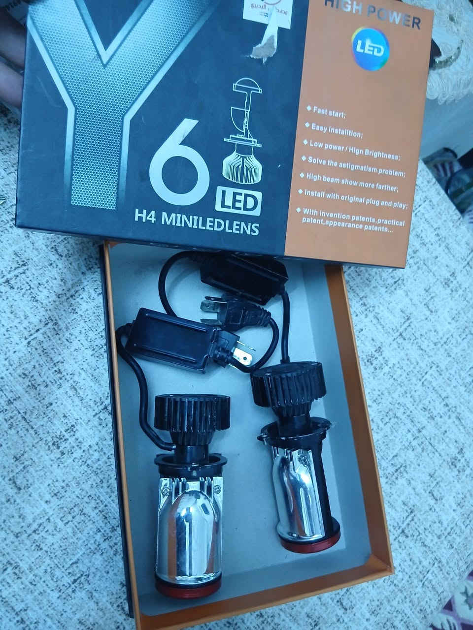عدسات h4 عالي ناصي فيشة ثلاثية  ترهم لكل السيارات فيشة ثلاثية  مستعمل قليل  فقط وحده من الليط الي تكعد مكسورة ولحمتها مأشر عليها  يعني تكعد كلشي مابيها  شغالات عالفحص عالي ناصي  وضواهن يخبل محدد  اشتريتهن ب٥٠  رايدهن ب٢٠  مكاني بغداد الشعلة  ***********
